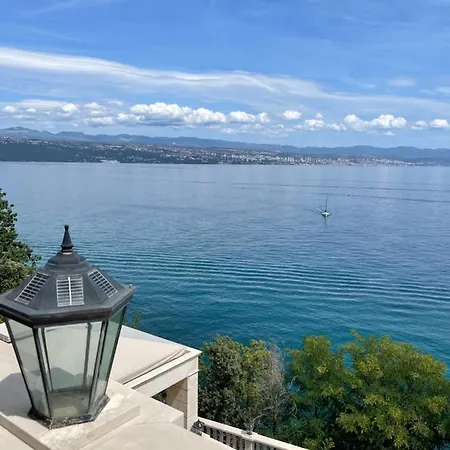 Apartment Isabella - Luxury With Style Right Next To The Beach, Private Pool And Sea View Opatija