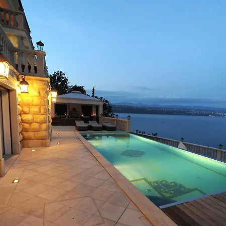 Isabella - Luxury With Style Right Next To The Beach, Private Pool And Sea View Apartment *