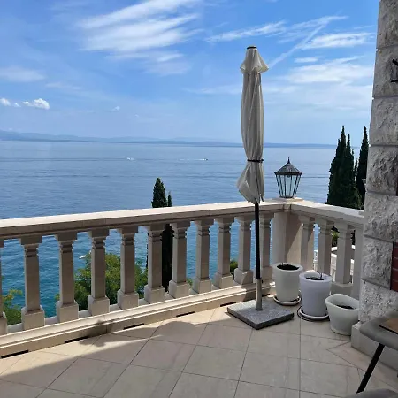 Isabella - Luxury With Style Right Next To The Beach, Private Pool And Sea View *