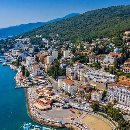 Isabella - Luxury With Style Right Next To The Beach, Private Pool And Sea View Apartment Opatija