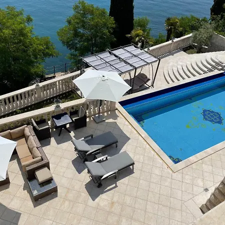 Isabella - Luxury With Style Right Next To The Beach, Private Pool And Sea View