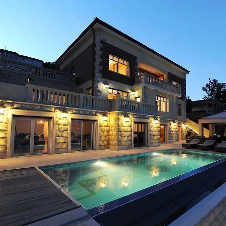 Isabella - Luxury With Style Right Next To The Beach, Private Pool And Sea View Apartment *